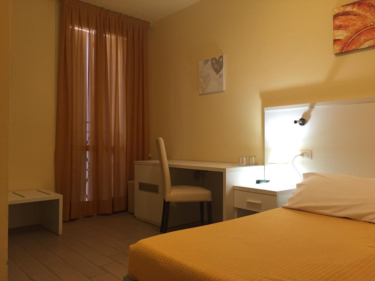 Hotel Soresina Buitenkant foto